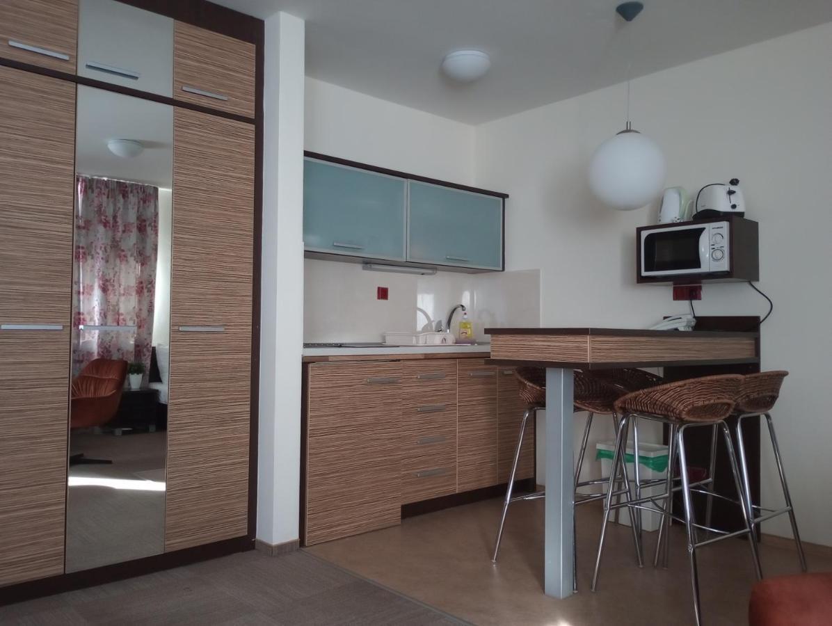 Adameva Resort ปิเอชตานี ภายนอก รูปภาพ