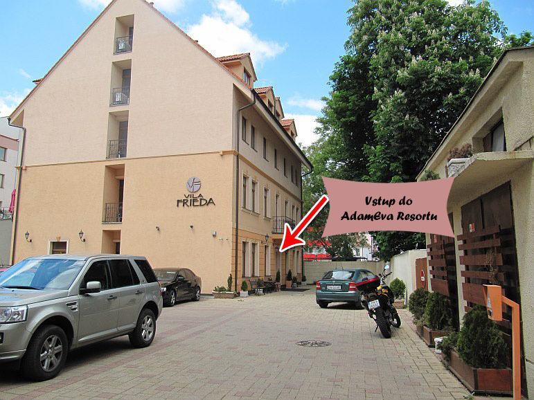 Adameva Resort ปิเอชตานี ภายนอก รูปภาพ