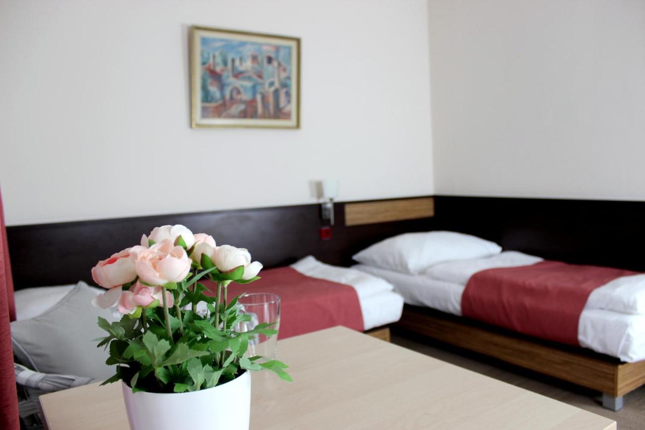 Adameva Resort ปิเอชตานี ภายนอก รูปภาพ