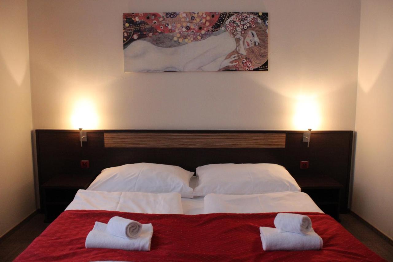 Adameva Resort ปิเอชตานี ภายนอก รูปภาพ
